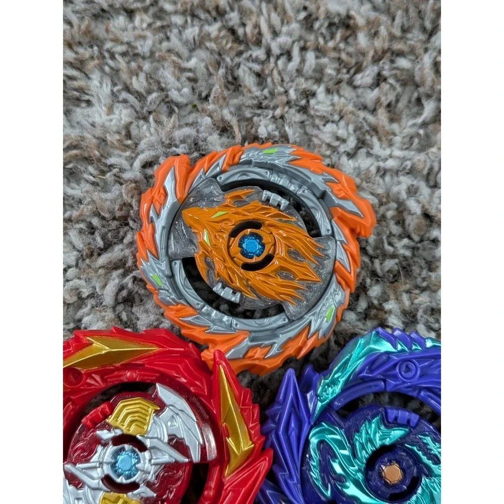Beyblade Lot - 4 Spinning‎ Tops And Extras
